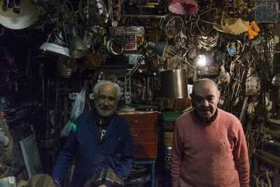 Gli 80enni fratelli Martinelli, gli ultimi fabbri di Bari: �Ma stiamo per chiudere�